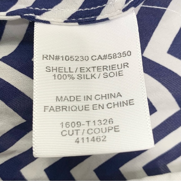 JOIE Womens Silk Blouse Size Small
Cream w/ a Navy Blue Chevron Stripe - Picture 5 of 6